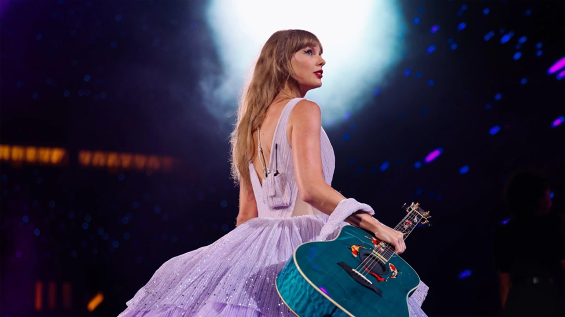 Only a true fame fanatic can name these stars from one candid shot