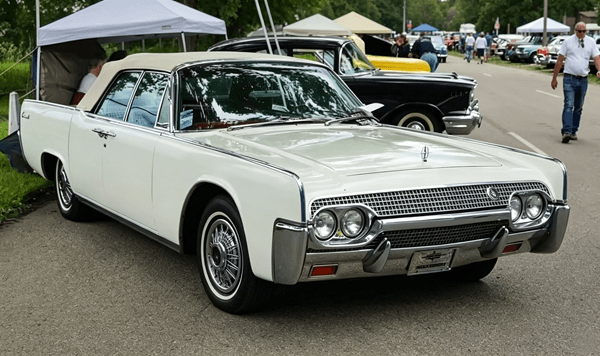 Which American luxury car served as President John F. Kennedy's official state limousine at the time of his assassination?