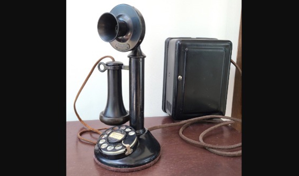 What is this vintage communication device called?