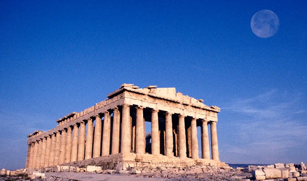 Which iconic temple dedicated to the goddess Athena crowns the Acropolis in Athens, Greece?