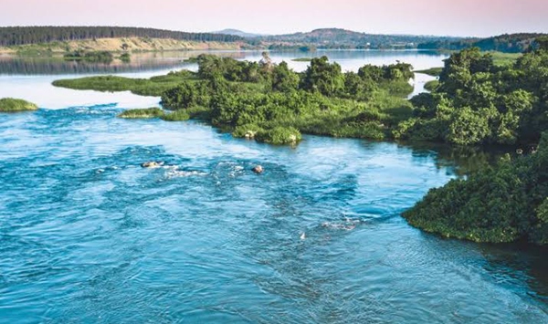Straddling the equator and bordered by Uganda, Kenya, and Tanzania, which massive lake is the primary reservoir of the River Nile and the largest lake in Africa?