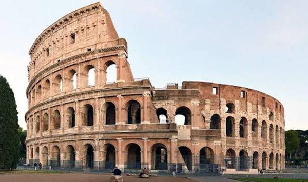 Capable of holding up to 80,000 spectators, which ancient Roman structure hosted gladiatorial contests, mock sea battles, and public executions?