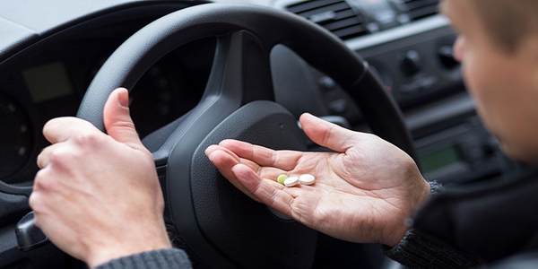 【薬と運転の危険性】「その薬、飲んで運転しても大丈夫？」— シニアドライバーのための20問セルフチェック