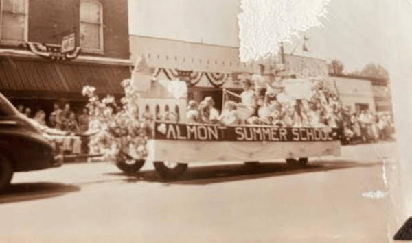 What festive student-built vehicles rolled down Main Street during Homecoming week?