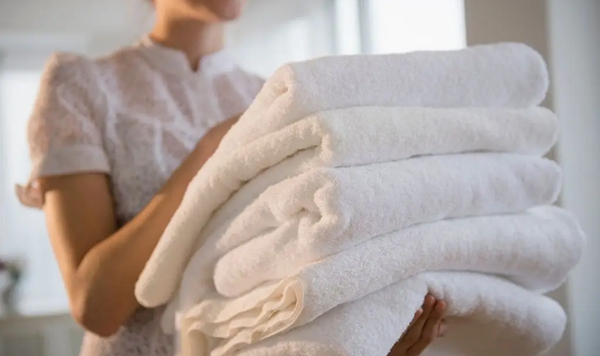 How did classic homemakers revive stiff, scratchy bath towels without using commercial fabric softeners?