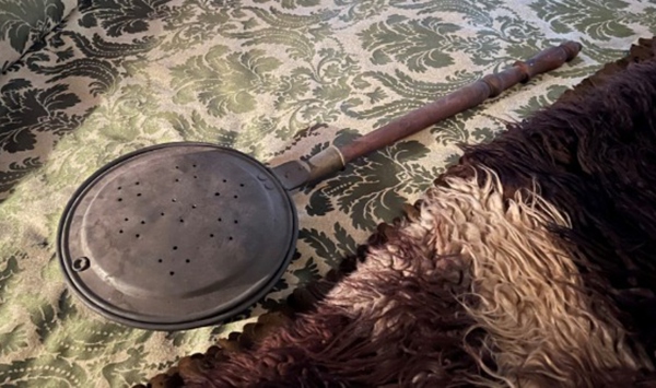 What is this vintage bed-warming tool called?