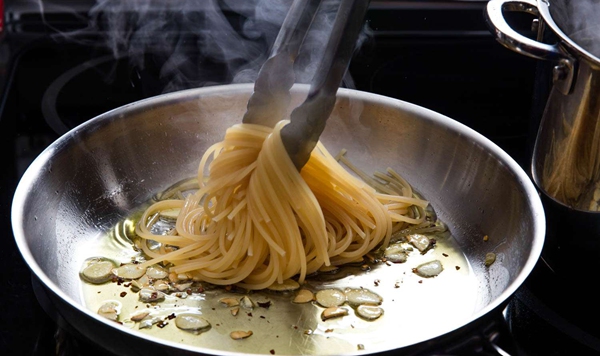 Does searing garlic in hot oil at the very start of cooking release the best flavor for pasta sauces?