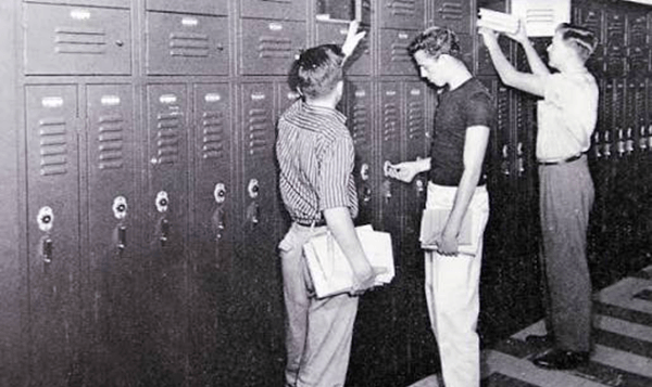 Where did high schoolers gather between classes to chat and grab their books?