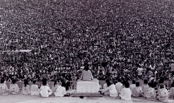 In which year did the legendary Woodstock Music Festival take place in rural New York, attracting nearly 500,000 music fans?