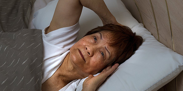 數羊數到天亮？2026熟齡好眠全攻略：讓你一覺到天亮的「補眠」祕訣