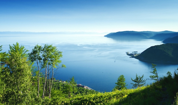 Holding nearly 20% of the world's unfrozen freshwater, which ancient lake in Siberia is both the deepest and oldest freshwater lake on Earth?