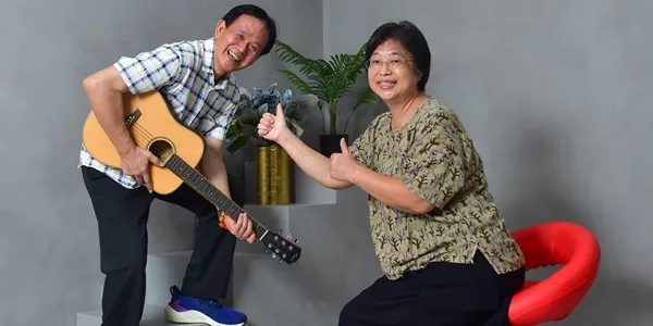 55+ 最潮新身份:當爸媽變成 YouTuber!熟齡網紅、樂齡斜槓與銀髮第二人生的完整攻略