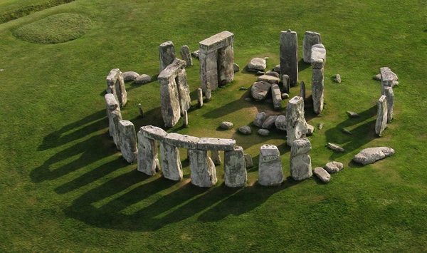 Dating back over 4,000 years, which prehistoric monument in England remains famous for its perfect alignment with the summer solstice sunrise?